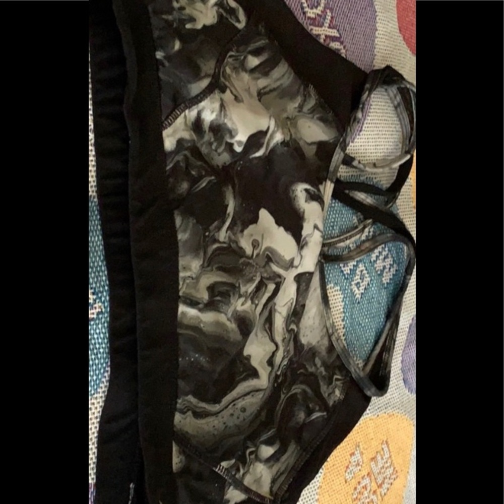 🍭Black swirl design sports bra by Avia sz XXL